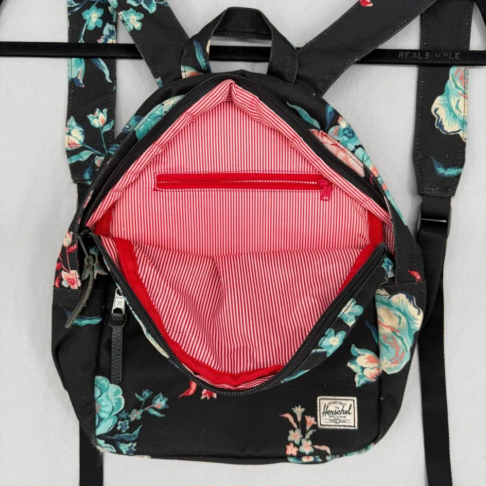 Herschel Supply Co Nova 13